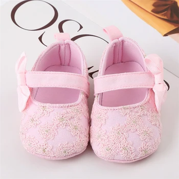 Туфли-лодочки с цветочным кружевом для маленьких девочек, мягкая нескользящая подошва, свадебное платье принцессы с бантом, прогулочная обувь для новорожденного